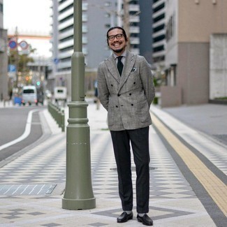 С чем носить темно-зеленый нагрудный платок с принтом