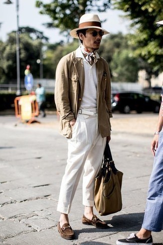 С чем носить темно-зеленый нагрудный платок с принтом