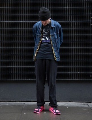 С чем носить темно-зеленую рубашку с принтом мужчине