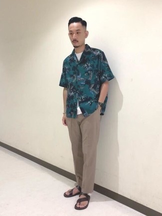 С чем носить темно-зеленую рубашку с принтом мужчине