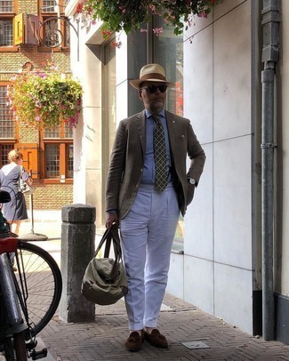 С чем носить темно-зеленый галстук с принтом мужчине