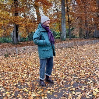 Какие джинсы носить с темно-зеленым пуховиком мужчине