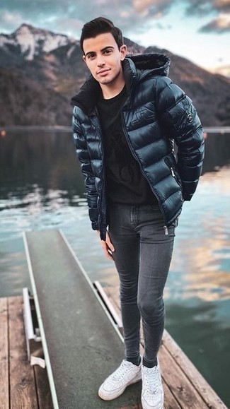 С чем носить темно-зеленую куртку-пуховик мужчине