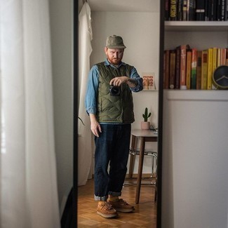 С чем носить темно-зеленую стеганую куртку мужчине