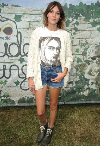 С чем носить темно-зеленые резиновые сапоги женщине