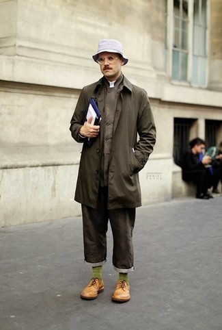 Какие куртки-рубашки носить с темно-зеленым дождевиком мужчине