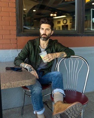 С чем носить темно-зеленую куртку-рубашку мужчине