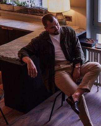 С чем носить темно-зеленую куртку-рубашку мужчине