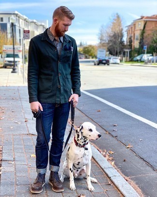 С чем носить темно-зеленую куртку-рубашку мужчине