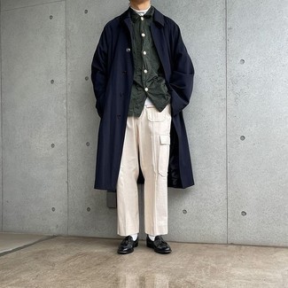 Какие лоферы носить с темно-зеленой курткой-рубашкой мужчине