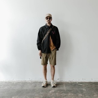 Какие куртки-рубашки носить с темно-зелеными шортами мужчине