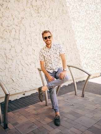 С чем носить темно-зеленые замшевые броги