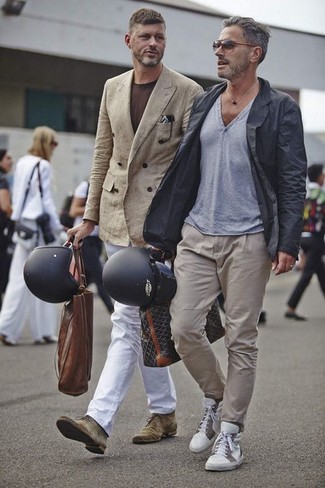 С чем носить темно-зеленые замшевые ботинки дезерты