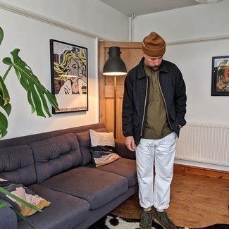 С чем носить темно-зеленые замшевые кеды мужчине