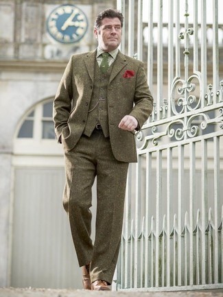 Какие броги носить с темно-зеленым костюмом