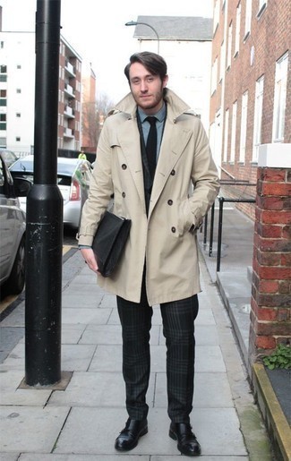 Как носить темно-зеленый костюм с светло-коричневым плащом