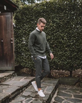 Как носить темно-зеленый свитшот с серыми брюками чинос