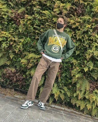 С чем носить темно-зеленый свитшот мужчине