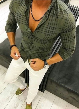 С чем носить темно-зеленые лоферы с кисточками