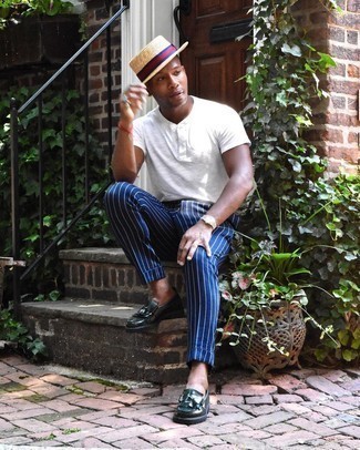 С чем носить темно-зеленые лоферы с кисточками