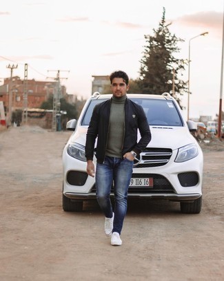 Какие бомберы носить с темно-зеленой водолазкой мужчине