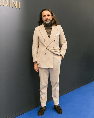 Какие двубортные пиджаки носить с темно-зеленой водолазкой мужчине