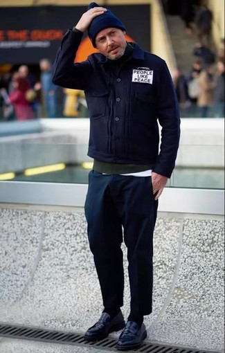 Какие лоферы носить с темно-зеленой водолазкой мужчине