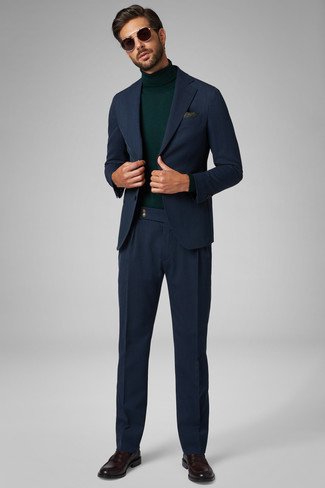 Какие костюмы носить с темно-зеленой водолазкой