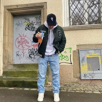 Какой худи носить с темно-зеленой университетской курткой мужчине