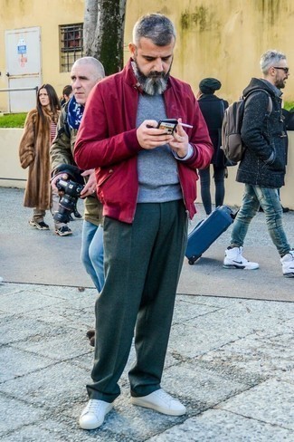 С чем носить темно-зеленые шерстяные брюки чинос