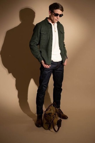 С чем носить темно-зеленую шерстяную рубашку с длинным рукавом мужчине