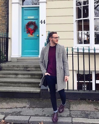 С чем носить темно-пурпурные ботинки челси мужчине