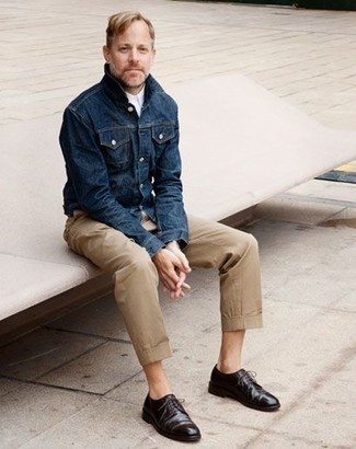 С чем носить темно-пурпурные туфли дерби