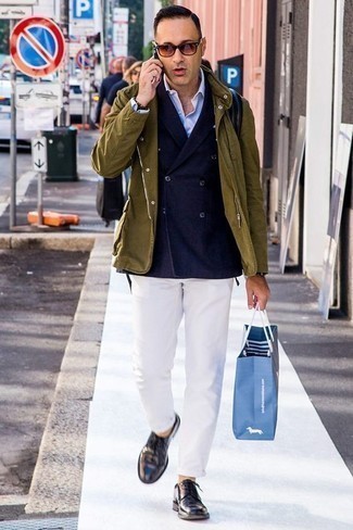 С чем носить темно-пурпурные туфли дерби