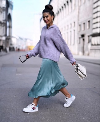 С чем носить темно-пурпурный худи женщине