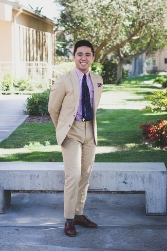 С чем носить темно-пурпурный нагрудный платок с "огурцами"