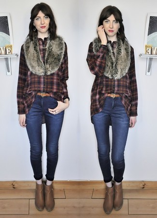 С чем носить темно-пурпурную рубашку в шотландскую клетку женщине