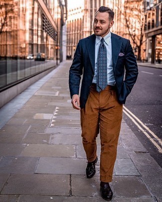 С чем носить темно-пурпурный нагрудный платок