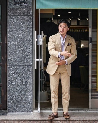 С чем носить темно-пурпурную рубашку мужчине