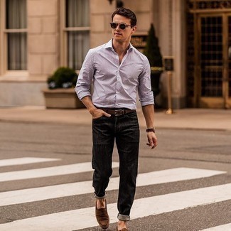 С чем носить темно-пурпурную рубашку мужчине