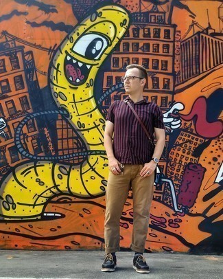 С чем носить темно-пурпурную рубашку мужчине