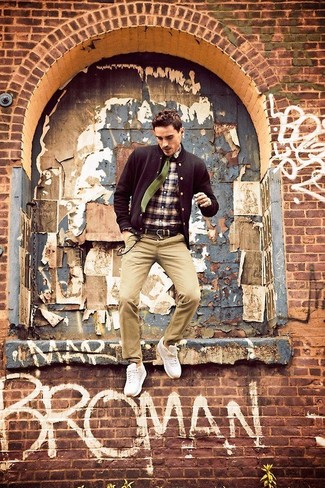 С чем носить темно-пурпурную университетскую куртку мужчине