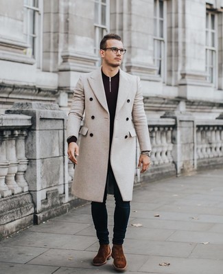 С чем носить темно-пурпурный свитер с воротником на молнии мужчине