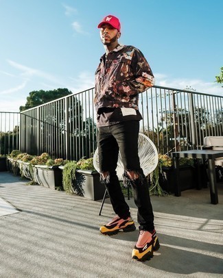 Как носить джинсовую куртку с кроссовками мужчине