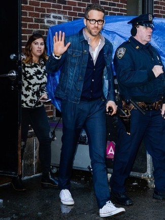 Как носить джинсовую куртку с кардиганом мужчине