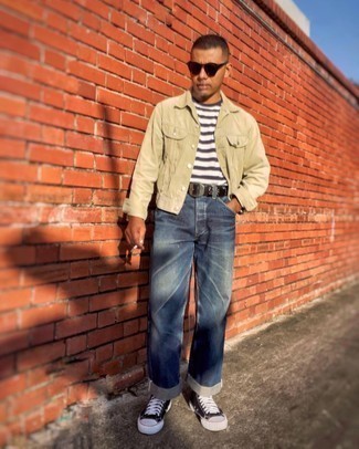 Как носить джинсовую куртку с высокими кедами мужчине