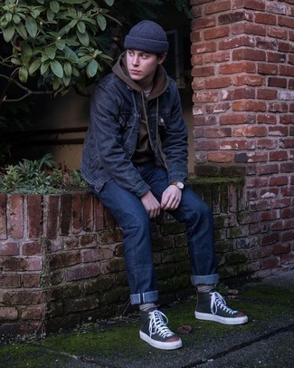 Как носить джинсовую куртку с высокими кедами мужчине