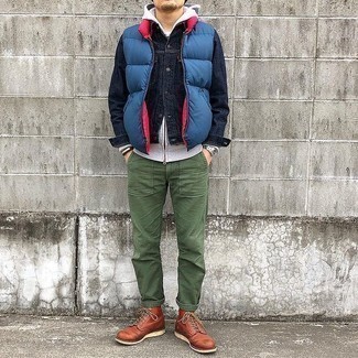 Как носить джинсовую куртку с худи мужчине