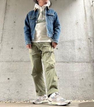 Как носить джинсовую куртку с худи мужчине