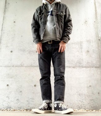 Как носить джинсовую куртку с худи мужчине